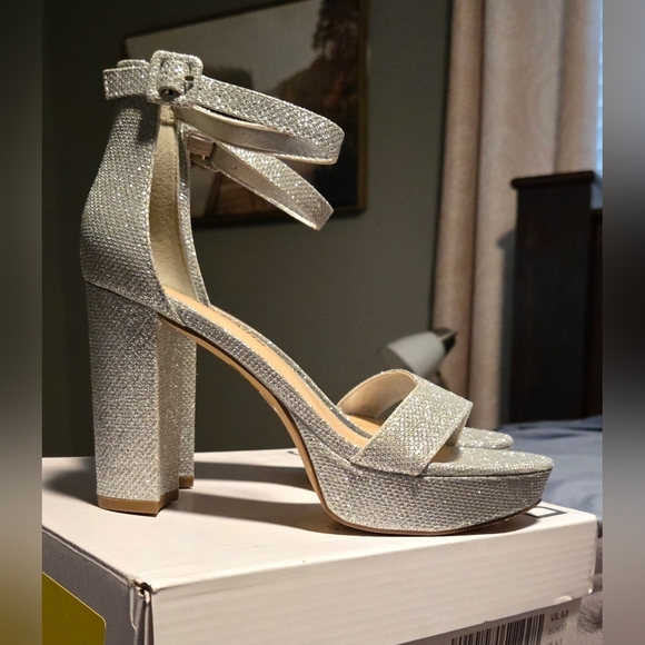 Dream Pairs Silver Block Heel Sandals #651 - Picture 3 of 11